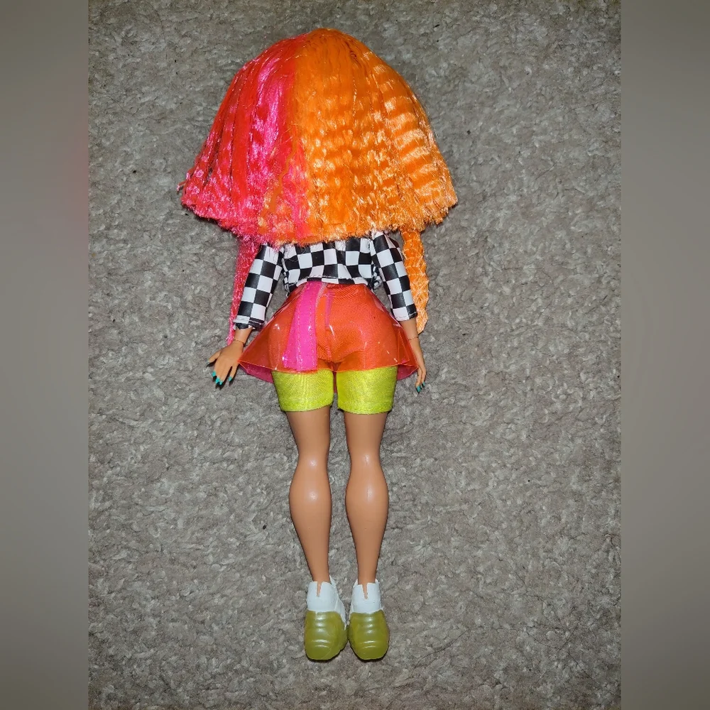 LOL Surprise OMG Neonlicious Doll w/ Outfit, Jacket & Shoes – MGA Fashion Doll